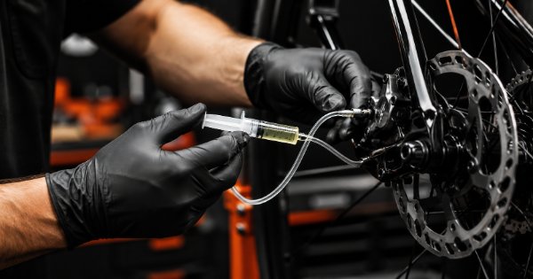 Foto do produto Manutenção e Sangria de Freios de Bike